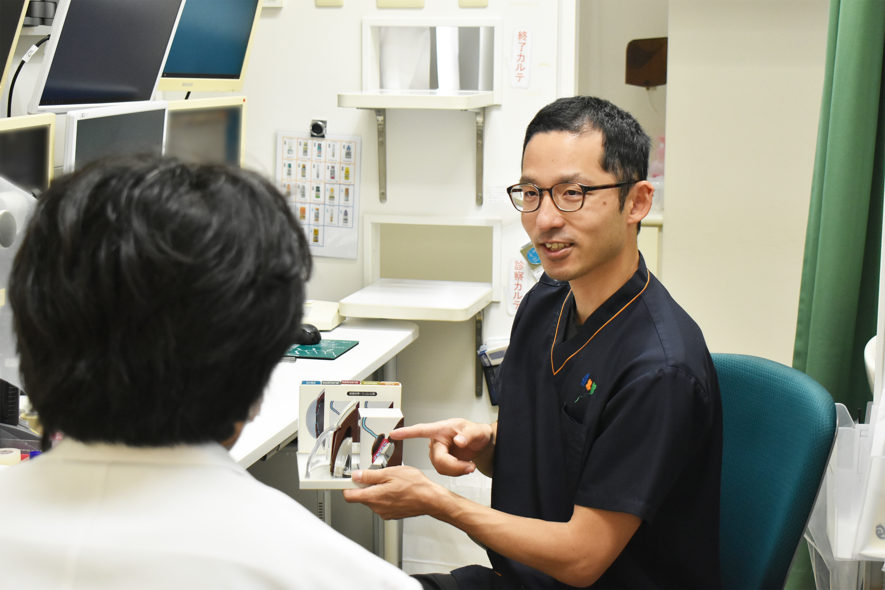 インタビューを受ける涌田 寛之先生と聞き手の三好さん